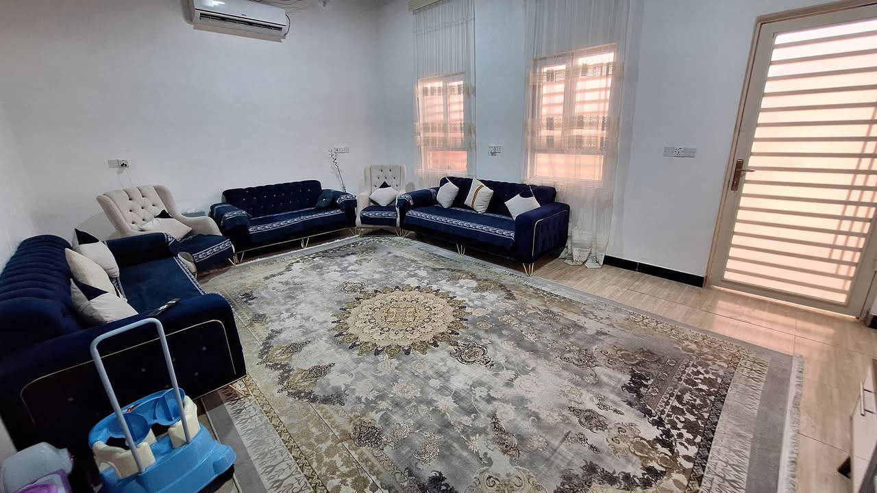 بيت 3 طوابق (بناية)
نوع العقار طابو ملك صرف 

في ابي الخصيب - ابو مغيره 
قرب مستوصف ابو مغيرة قريب جدا عن شارع ابي الخصيب الداخلي
ثالث بيت عن الشارع

مساحة الارض 200 مسجل بالطابو 135 والباقي فضله واقع حال
البيت ركن على شارعين تبليط 
 
 البناء بلوك درجه اولى
 سنة البناء 2023

فقط الطابق الارضي كامل .

الطابق الارضي / يحتوي على استقبال و صالة ومطبخ وغرفتين و 3 حمامات وطارمه 

الطابق الاول و الثاني بيهن 4 شقق بس هيكل الماي والمجاري كاملات 
وبيتونه والسطح كاملات

السعر 230
الهاتف ***********
