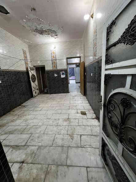 السلام عليكم بيت الايجار  بيه غرفتين وغرفة استقبال وصاله ومطبخ وحديقه مساحة 215واجه 8يصلح يكونه  شركه او مخزنه او مكتب او مؤسسه ‭0780 843 1027‬
