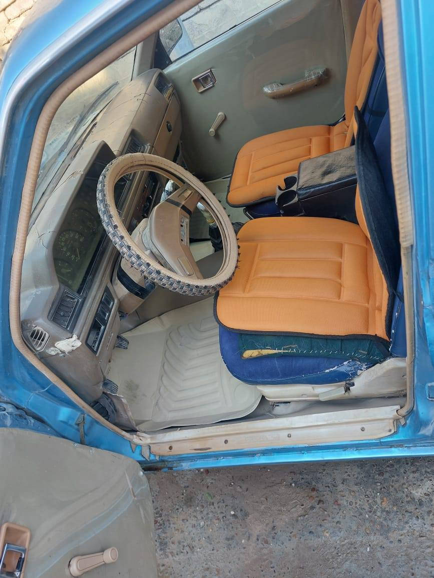 سيارة كرونا للبيع موديل 1981 رقم مميز نضافة عالية وخالية من الدعم وصبغ عام جمالية المحرك لايوجد تبخير ولا تنقيص مع تخم تاير جديد وصدر جديد السعر يرجى الاتصال على الرقم ***********
