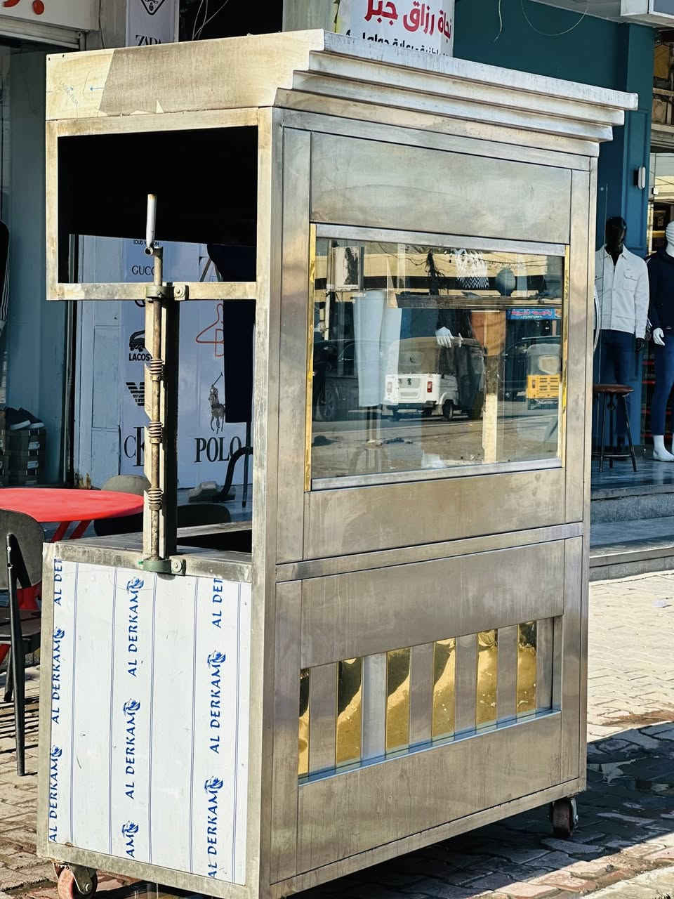 السلام عليكم  شواية گص على الفحم درجة اولى ستانلس ستيل غذائي برغي مابيهه كله كبس ولحيم مع ملحق خزن داخلي  مع شيش عدد ثنين شواية جديدة استخدام عشرين يوم فقط مع مساعد غاز  السعر ٩٥٠ مجال بسيط رقم التواصل ***********
