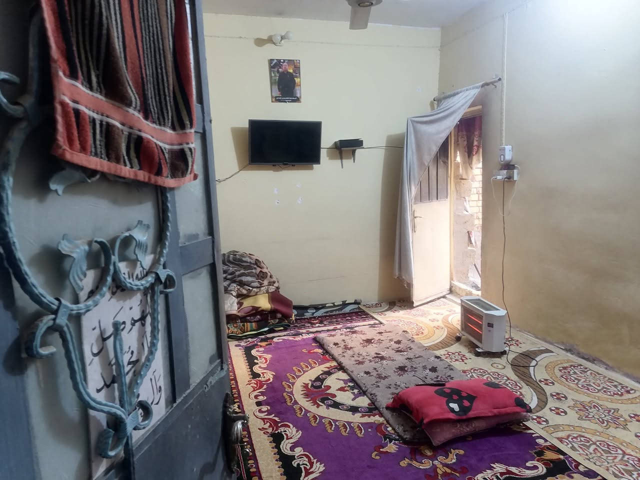 دار للبيع المساحه 100 متر دولان
يحتوي على غرفتين وصاله ومطبخ وصحياة وحمام العنوان حي العسكري الثالث شارع 30 قرب حسينية ام البنين ع موجود كافة الخدمات تبليط مجاري رصفه كهرباء ماء مرجعة مكتب الكعبي للعقار *********** وتساب اتصال
