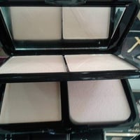 باودر سحري • ثلاثي الطبقات • يخفي العيوب