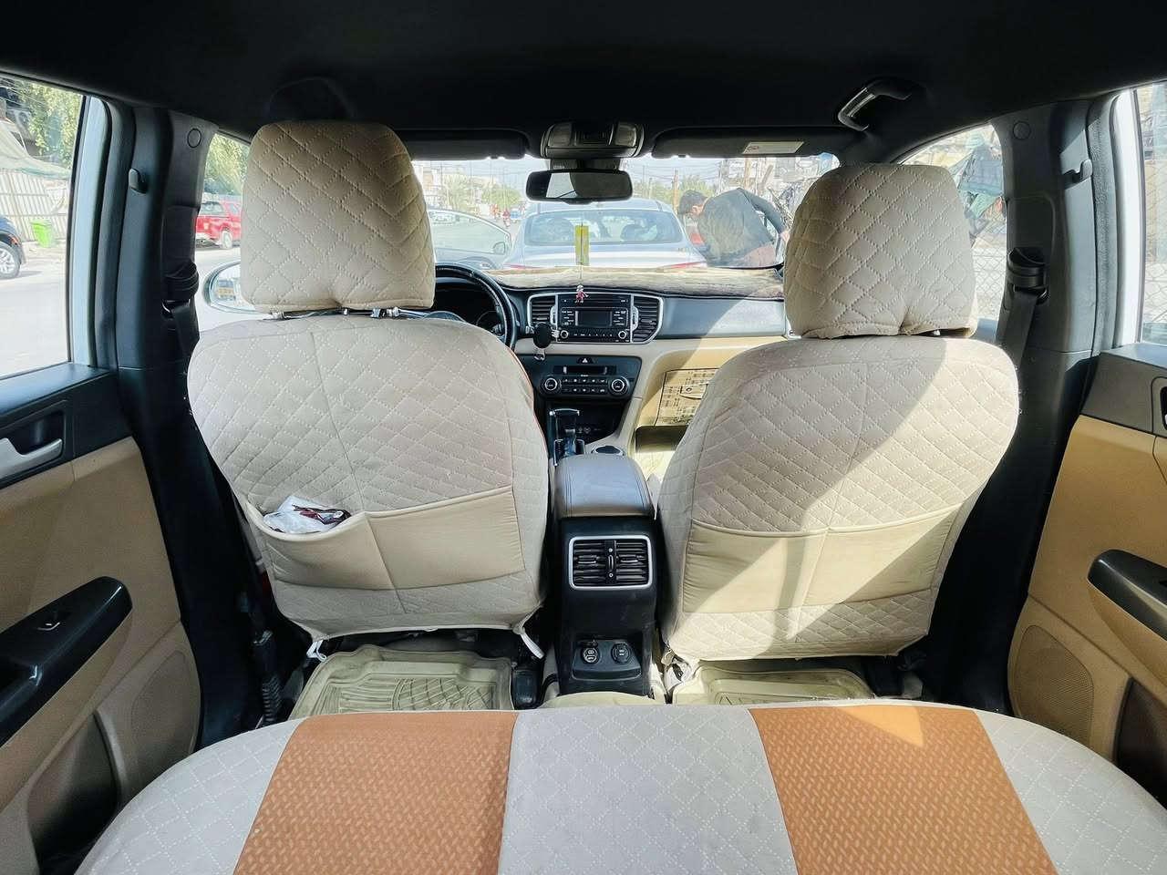 اللهم صل على محمد وال محمد
كيا سبورتج موديل ٢٠١٨ 
خليجية   
مواصفاتها نص فول 
⬇️رادار جانبي 
⬇️مري شفط + اشارة بامري 
⬇️زراكات ماء لايت 
⬇️مكينة 2000دوش انسى الدوانز بانزين عادي
⬇️حساسات 360 درجة 
⬇️داخل جلد لونين 
⬇️ثلاث انظمة قيادة 
باقي المواصفات معروفه السيارة جاهزة من كلشي 
طخم تاير صدر حدادية  تبريد خير من الله 
مكان السيارة حي اور 

سيارة مكفوله من الصبغ والبارد 
سعرها ١٩٠ وبيها مجال حگ جيه
رقم الهاتف ***********
