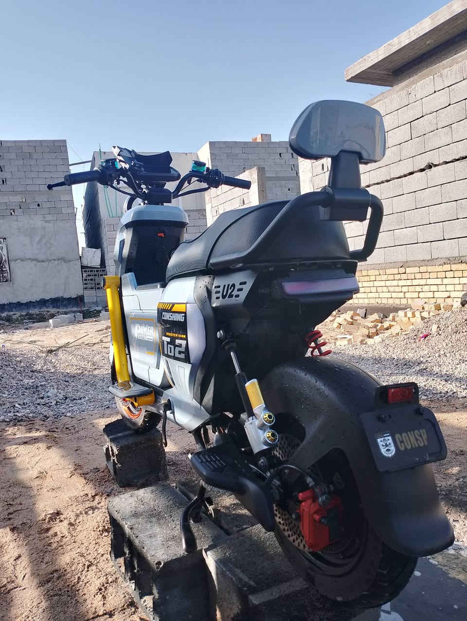 دراجة شحن البيع سعر 675 او بيه مجال قليل ستخدام دراجه فقط روحه رده الشغل شحنه وحده بل يوم  مسافه الكيلو ملته الشحنه الوحده45كيلوو  مكاني البصرة الجزيرة بشارع زين العبدين يم مجمع رواد رقم وتساب *********** دراجه صرله شهرين عندي
