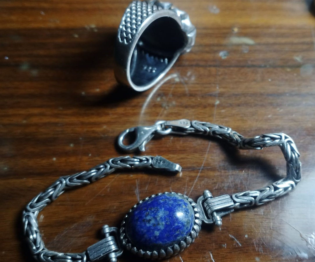 سيت لازورد 27 غرام - فضة 925 - السعر 120 الف مع التوصيل


**إذا كنت صاحب هذا الإعلان وتريد حذفه لأي سبب، رجاءا أرسل رسالة إلى الدعم الفني**