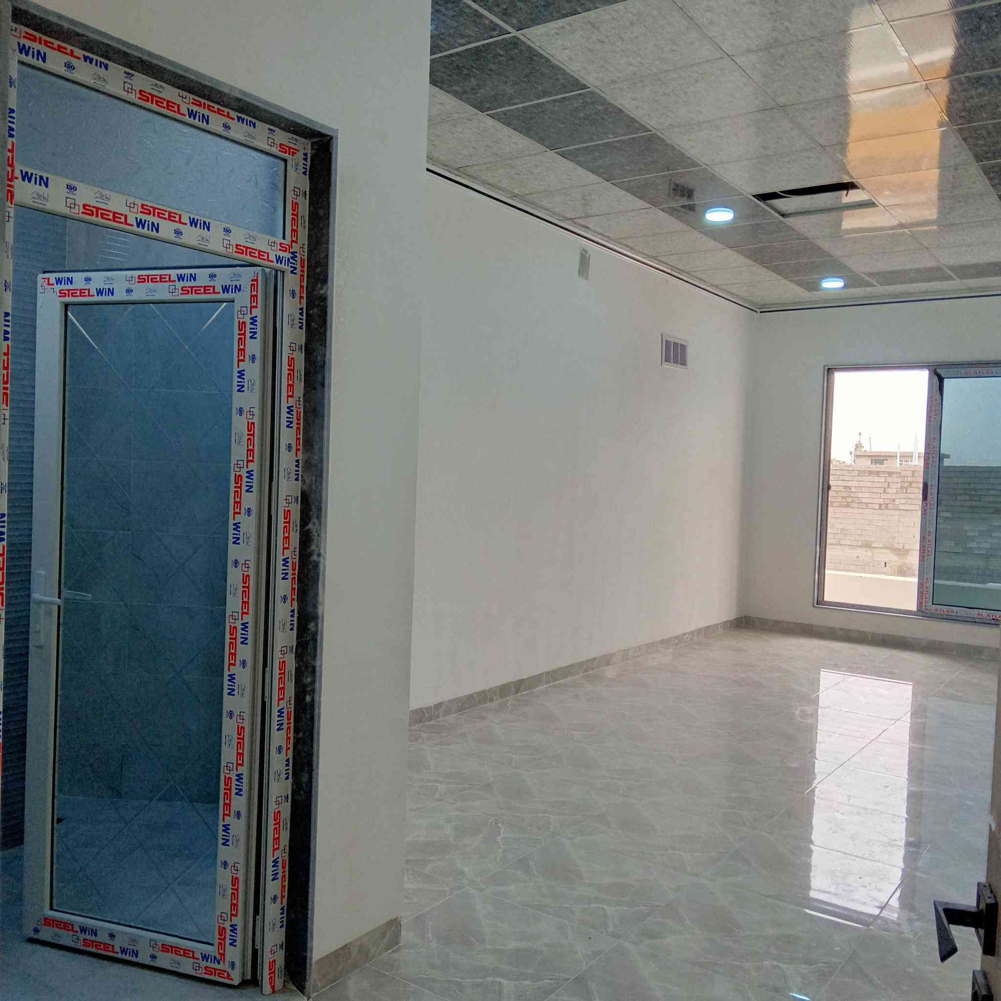 عروض مكتب انوار الخير 
دار للبييع حي الملاين الولى
قرب جامع صواف 
مساحه ١٥٠ متر
طابقيين  طابق الول استقبال ومطبخ وهول وغرفتين نوم
وصحيات طابق ثاني 3غرف نوم 
وصحيات  خدمات كامله ماء كهرباء تبليط  دار زيرو تسليم فوري
زراعي بستان ملك صرف
عنوان المكتب مقابل الكمرك قبل البناء جاهز
***********
***********
