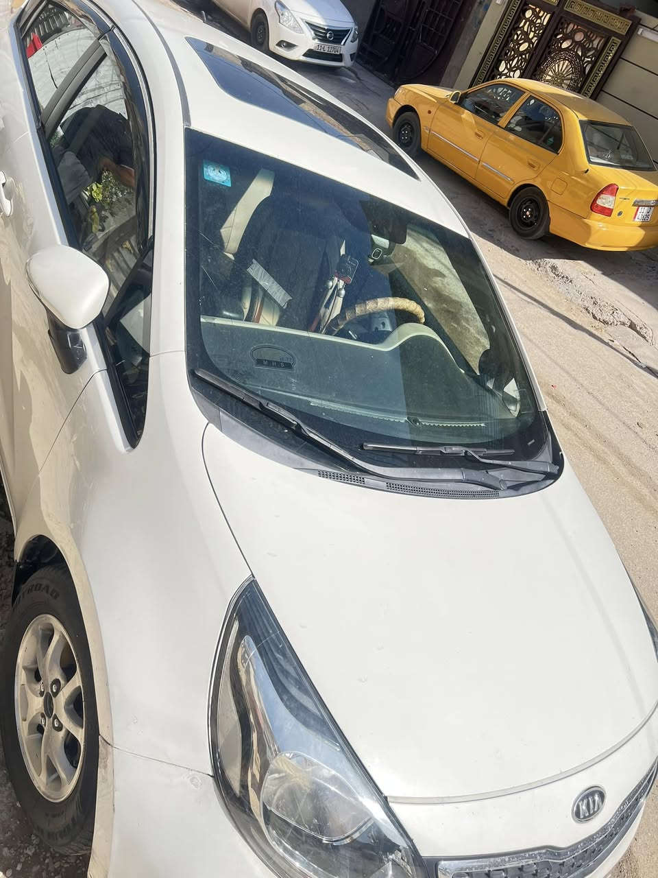 يا ريو ٢٠١٢ بسمي سيارة جاهزة كير محرك تبريد صدر تخم تاير كلة جاهزة بيهة بس ربع باب لخلفي صبغ يعني مو باب كلة سيارة اي نقص مابيهة  جاهزة سعر ٨٥ وبيه مجال  ***********

