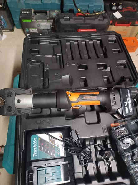 للبيع
كابيسه ترامل 
كامل 
جديد 
ملم10 الي. 300ملم
يكبس
***********
واتساب
