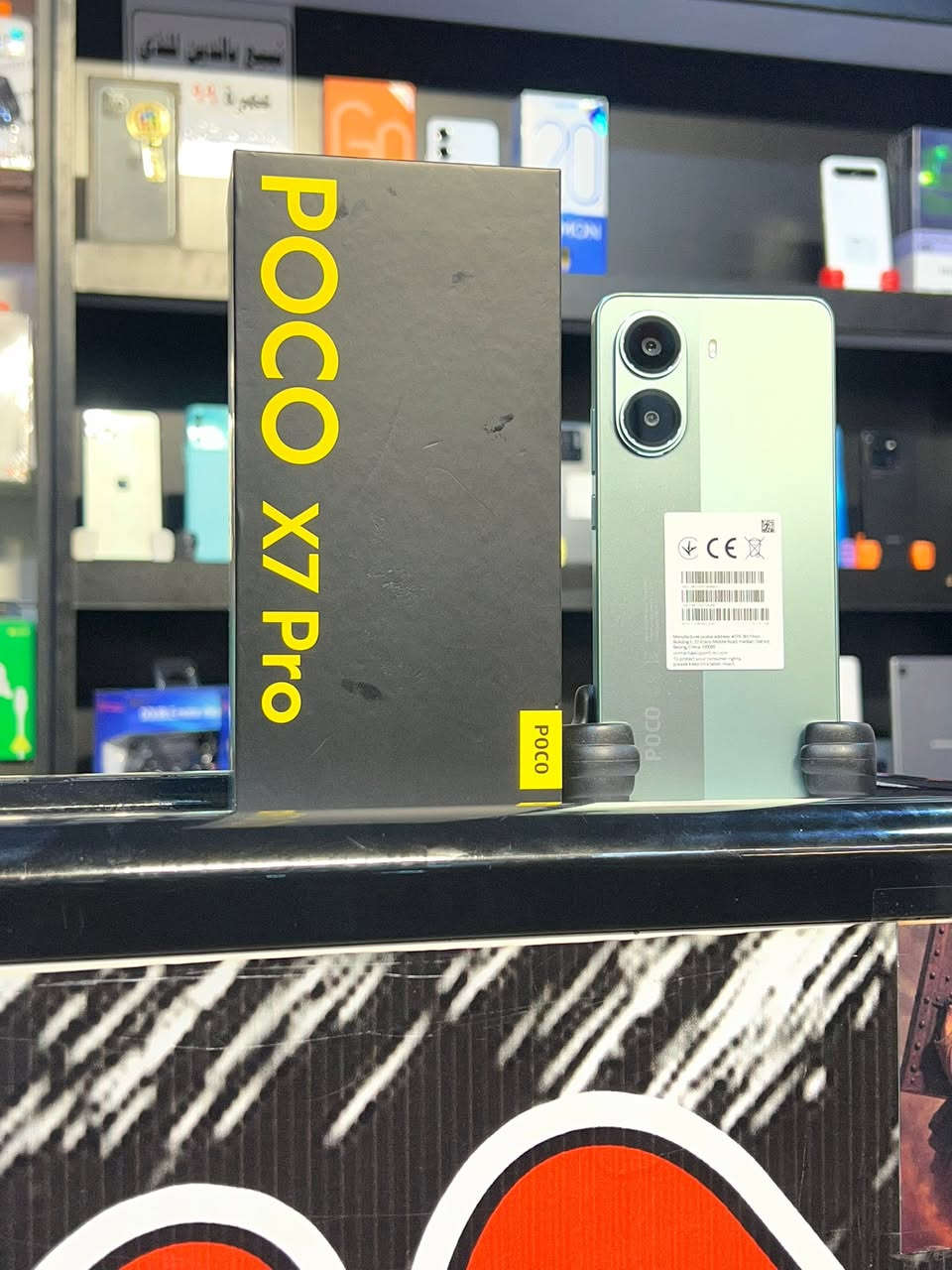 العنوان: 🛑 عملاق الألعاب والسرعة POCO 7 Pro (نسخة الـ 512 جيجا) بحالة الوكالة! 🛑
تفاصيل الجهاز:
 الموديل: بوكو 7 برو (POCO 7 Pro) 5G.
 الذاكرة الداخلية: 512 جيجابايت (مساحة عملاقة لكل ملفاتك وألعابك).
 العشوائية (RAM): 12 جيجابايت (أداء صاروخي بدون أي تعليق).
 حالة الجهاز: مستخدم نظيف جداً بحالة الوكالة (أخو الجديد)، غير مفتوح نهائياً ولا مصلح، وخالي من الشخوط تماماً (مكفول).
المواصفات الخارقة للجهاز:
 الشاشة: شاشة AMOLED مذهلة بتردد 120Hz تقدم سلاسة فائقة وألوان مشبعة.
 البطارية والشحن: بطارية ضخمة بسعة 6000 مللي أمبير تدوم طويلاً، مع شحن سريع خارق بقدرة 90 واط (يشحن الجهاز بلمح البصر).
 الكاميرا: أساسية بدقة 50 ميجابكسل مع مثبت بصري (OIS) لتصوير ثابت وفائق الوضوح في الليل والنهار.
 النظام: واجهة Xiaomi HyperOS 2 الحديثة والسلسة
يوجد توصيل جميع محافظات 
السعر 🙀٤٢٠ الف 
مراوس أو بيع 
‏***********أمير علي
