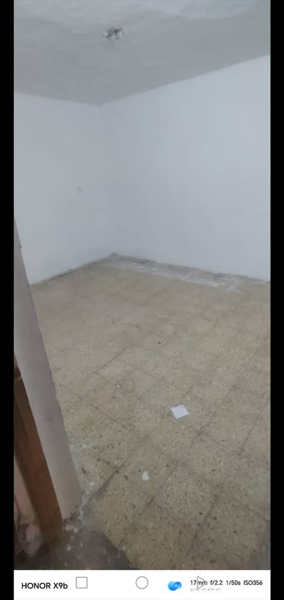 بيت للايجار
طابق ونص 
شارع المعهد قرب مدرسه الكندي
غرفتين نوم/استقبال
مطبخ/صحيات2/ سطح
( اجاره 350 الف)
ابو علي الركابي
***********
