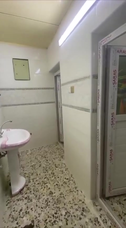 بيت مساحه 130 متر مسلح طابق واحد جاهز للسكن فارغ حاليا سعره فقط بيع سريع ب 48 منطقه كامله الخدمات مجاري ومي وتبليط عنوانه مقابل حي الكوفه افرع افران الحجيه كله كبل ثالث فرع عن الشارع العام او درع القديمه للطلب الاتصال على الرقم بيه وواتساب فيديو وصور للبيت ***********
