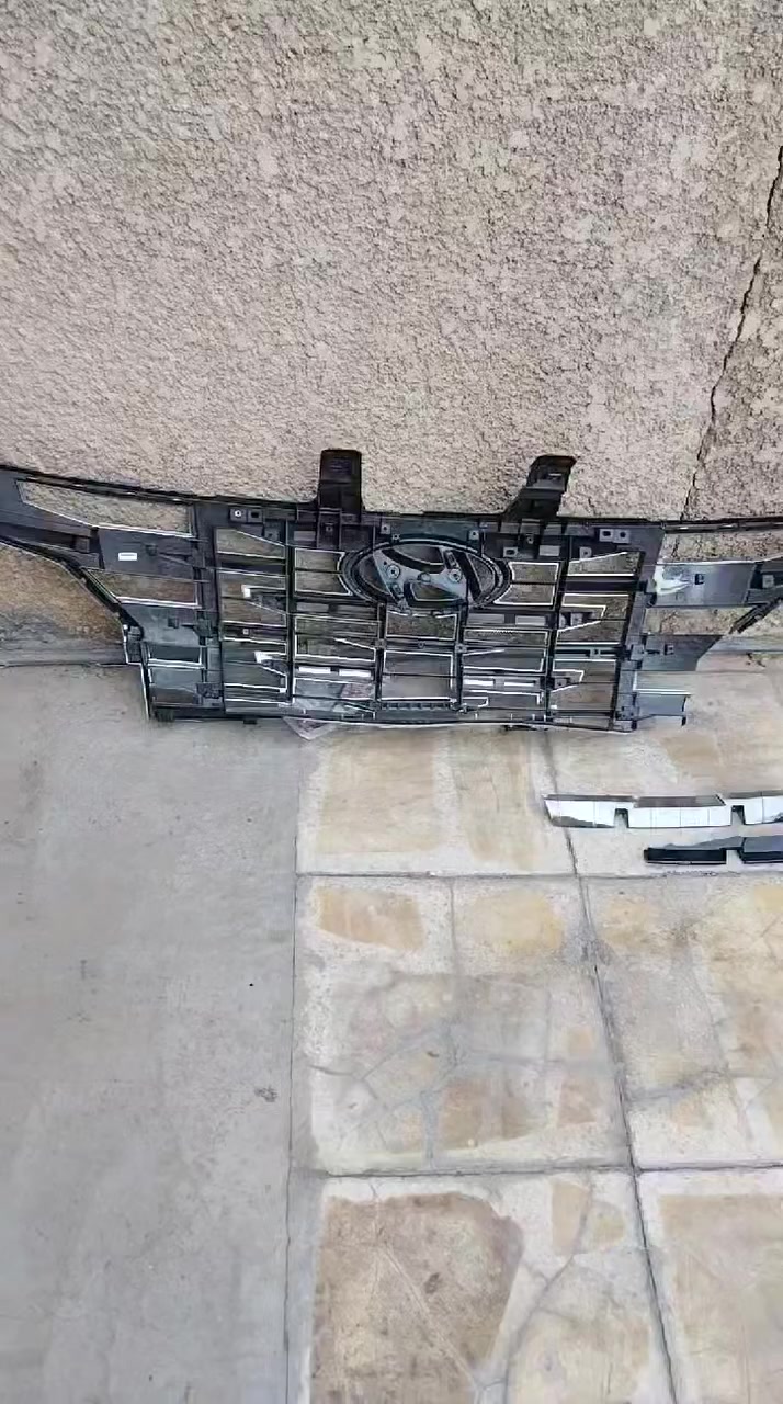 السلام عليكم 
شباك سانتا كروز 2024 ضرر بسيط للبيع 
التفاصيل في الفيديو 
للاستفسار : ***********
