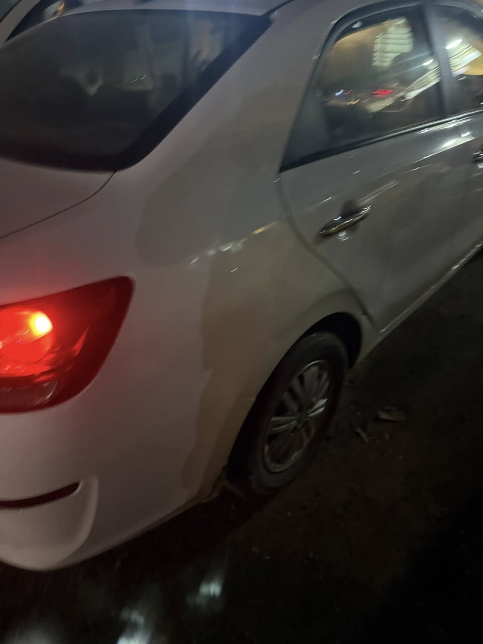 سلام عليكم شباب بنات  عندي سيارة كية بيجاس موديل 25 ماشية 10 آلاف كبالكم بل صورة كلشي موضح اخوان الي مو شراي لا ينتصل الرقم ***********  بي واتساب 
ونتصال 
اخوان السعر 128  وبيه مجال قليل حك الجية
