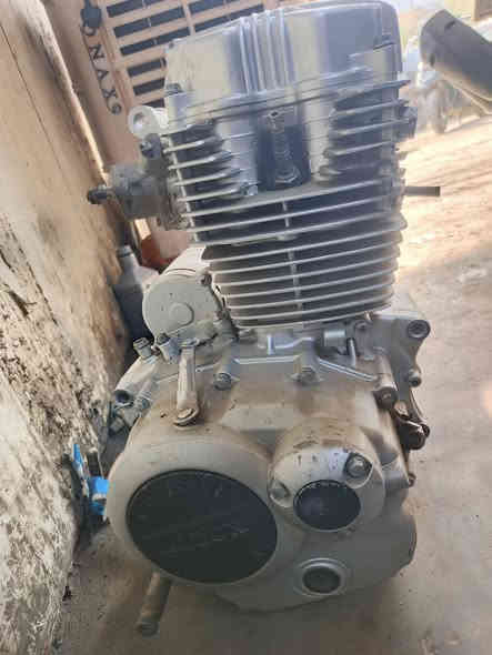 السلام عليكم اخوان مكينة طلعتلي بال امازون كاملة وديتها لفيتر يكول مال ستوتة او ايراني المهم رايدها ب١٥٠  
المكان بغداد المشتل شارع المطبك ***********
