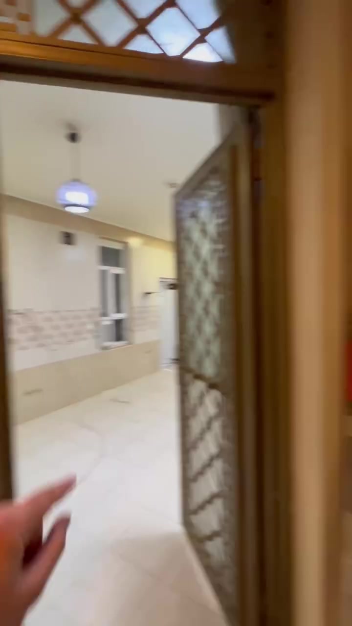 شقة طابق اول للايجار  
المنصور الداودي ٦١١
 
تحتوي على 
٢ غرف نوم استقبال معزول مطبخ  وخدمات 
السعر ٨٥٠ لف شهريآ
***********

