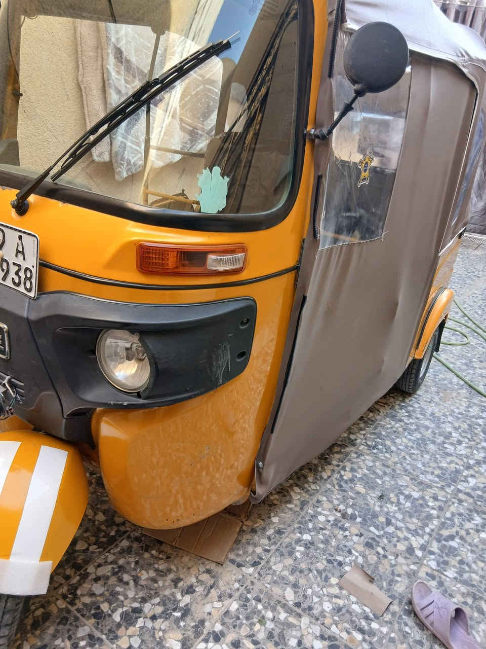 السلام عليكم تكتك للبيع 21 رقم سنويه باسمي مكان كربلاء بيها ضربه بالصفحه راجعه على البارد***********
