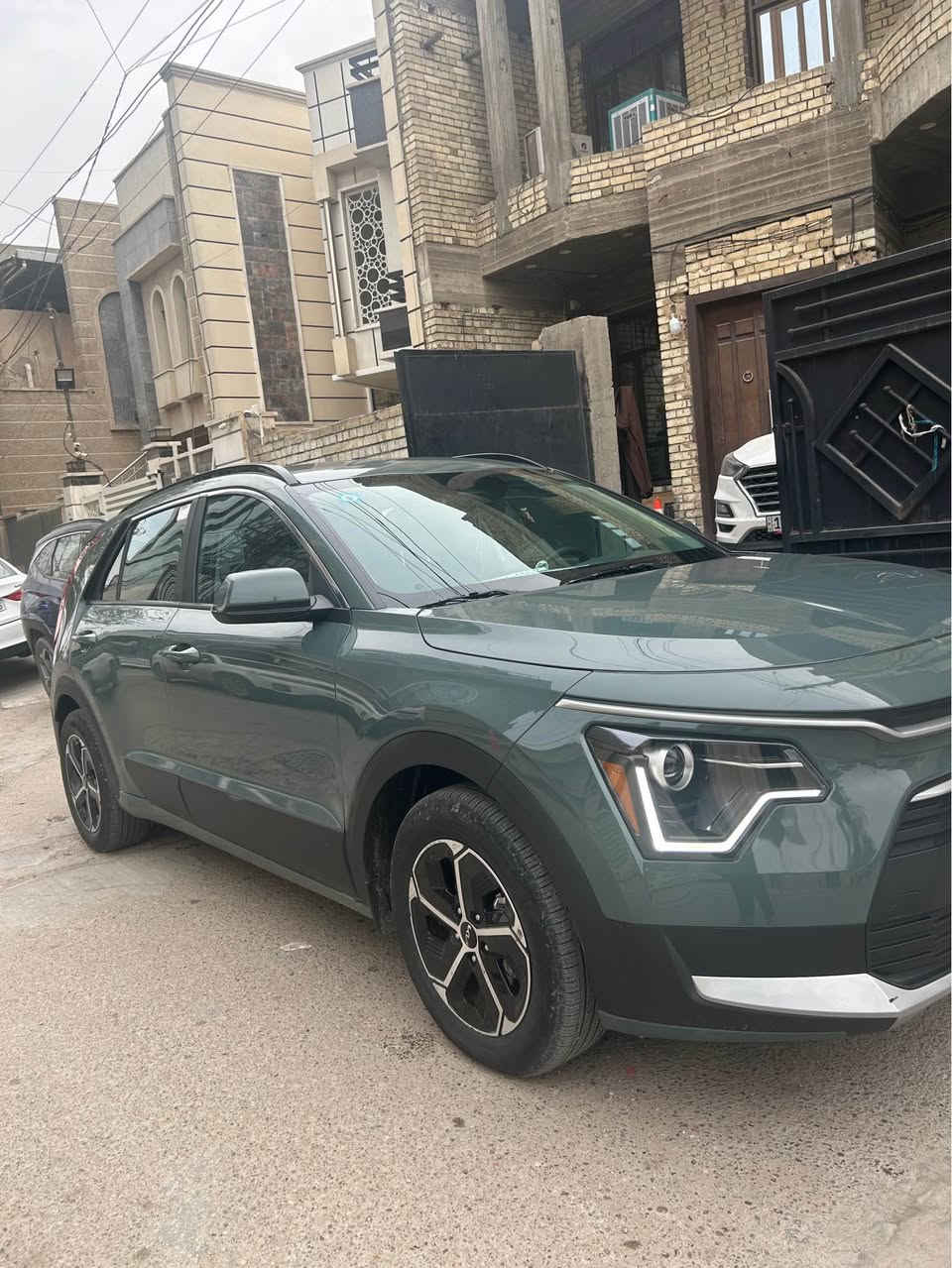 كيا نيرو موديل 2025 رقم بغداد 
محرك 1600 ماشيه 4الف 
حادثه موضح بل الصور  
وسونار موجود من ضمن الصور 
مواصفاته فول عدا الفتحة 
السعر 16000 يعني 160 ورقة وبيه مجال 
الاستفسار عل الرقم 
*********** بي واتساب بغداد, العراق
