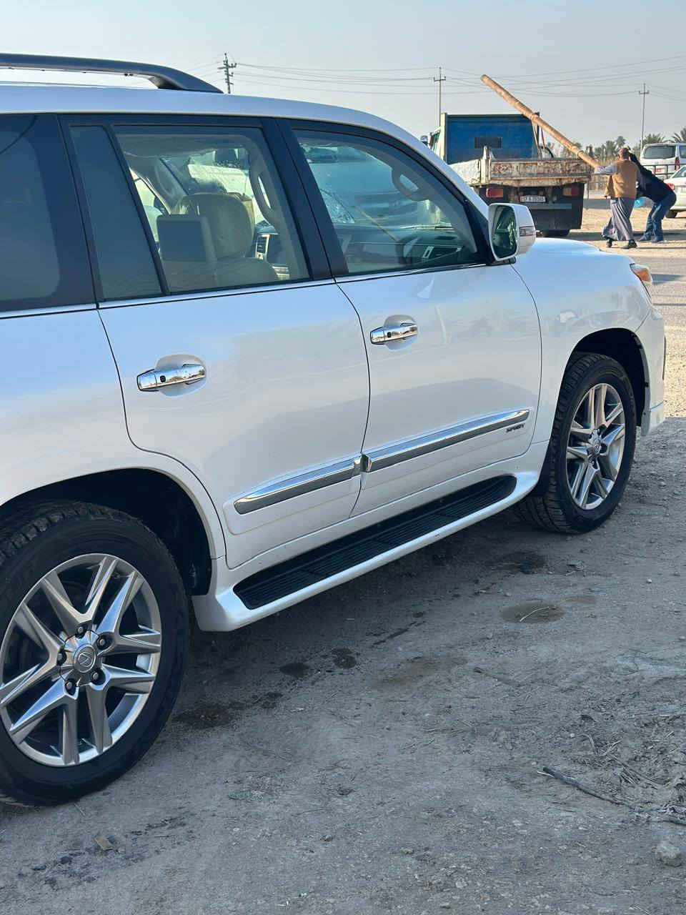 سلام عليكم لكزز ٢٠١٣السياره بحال الوكاله شرط السياره كفاله عامه من كلشي ضربه صبغ تبديل بارد جراد رقم سلمانيه بمسي صاره عنده ٧ سنوات ماشيه ١٠٠
 مكينه كير حداديه تبريد تخم تاير مكاني السماوه قضاء
سبيرها ما نزل ابد ستخدام شخصي 
 الرميثئ ***********
***********
