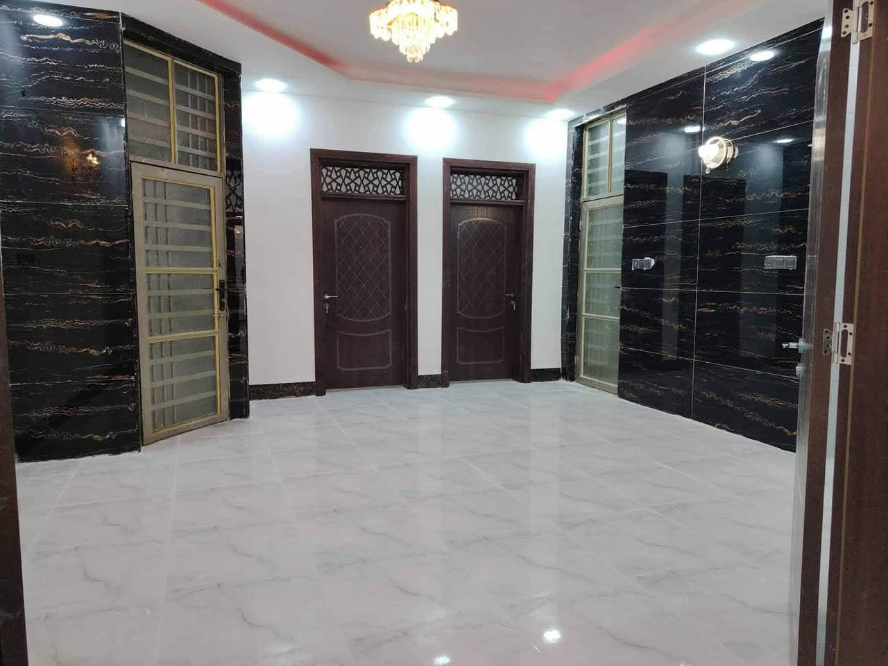 ((مكتب العراق للعقار 289مقابيل قريت الغدير))
مساحه150 متر #طابو_زراعي  سند ٢٥

🤑 سعر  لبيت 57🤑وبيه مجال  🤑  خط اوال

تفاصيل لبيت (( موجود🎥📷 فيديو كامل للبيت
غرفه نو2// مطبخ// صاله// استقبال// صحيات خارج وداخل 

عنوان البيت  نجف مقابل ملحق قرية لغدير 

بناء ممتاز// اساس وسقف صب 
طابوق 🧱 جمهوري

كل البيت #سقوف_ثانويه

كل الخدمات موجوده 
مدارس 🏫 سوق #تبليط 

مقابل  قرية الغدير  ***********واتساب عمود 289مكتب العراق
