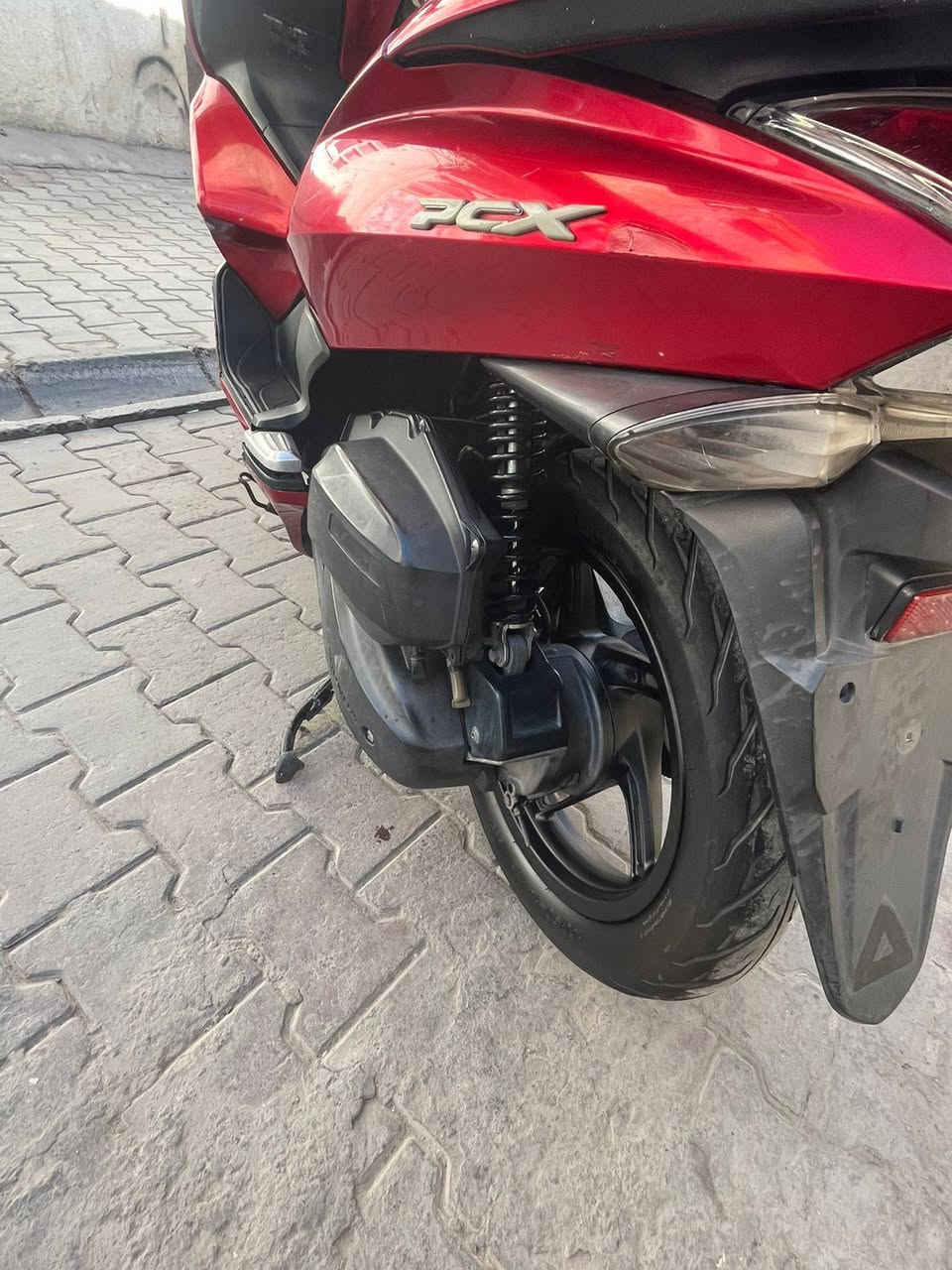 دراجه pcxجيل الاول. محرك(150) jf  ياباني لدراجه  ياباني كفرات ابلاديهه رمبه موديل 2016,,,,,,,,,,,,,
حساس ازدحام حرف A 
دراجه كامله أستان كهربائي   لا تبخير. ولاتنقيص الدراجه مكينه لوك شلعه معدل خير من الله  احلا من الصور مال جناي المكان بغداد الكرخ  دراجة مكفوله. كفاله عامه. رمبه  اي نقص مابيه السعر( مليون 350)
وبيه مجال الاتصل( وتساب موجود )
***********
