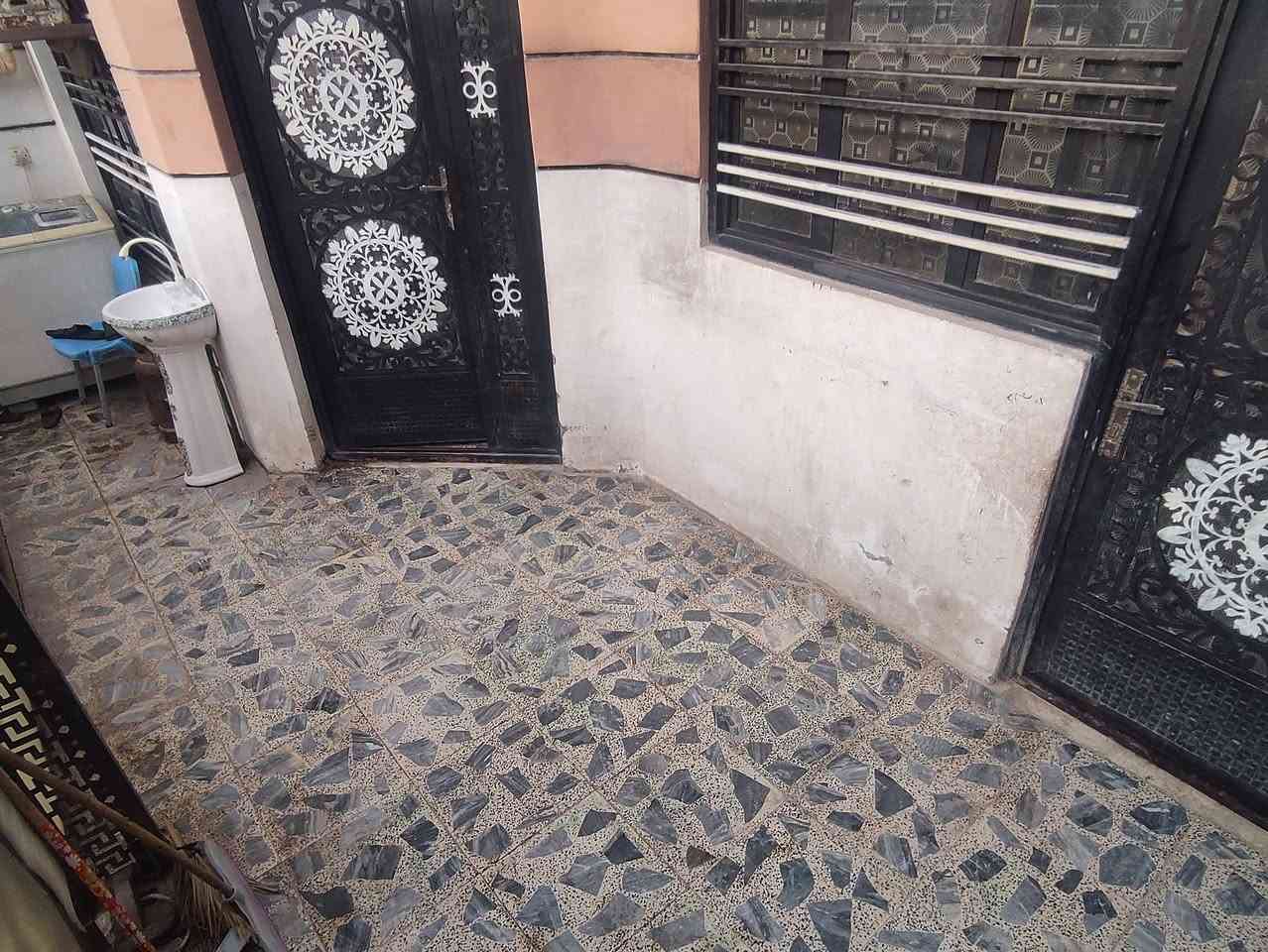 يا الله سلام عليكم بيت   للبيع مساحه 100واجه 7نزال 13سند 25قرب كليه الهادي طابق ونص مطبخ +استقبال +صاله +غرف نوم +صحيات +منور بناء جديد للستفسار ***********واتساب
***********
