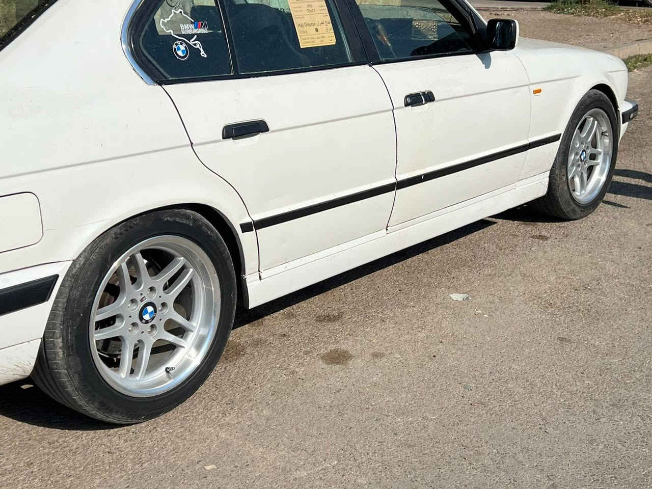 بي ام لون ابيض حجم 520 كير عادي موديل 1992 سيارا نضيفه حلوه سبورتي كلشي بيها جديد وثم اربيل سنويا جديده تخم جديد كير محرك شرط مكان السيارا موصل الايسر الموبايل ***********
