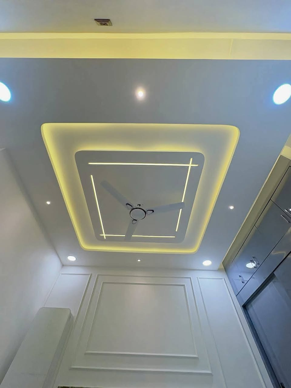 اصباغ الاخوين للديكورات الداخليه والخارجية الاتصال على الواتساب ***********
