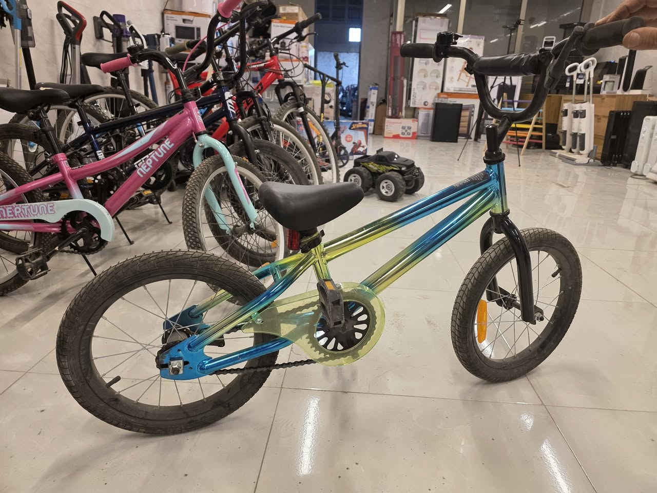 صار كلشي تحتاج البيتك عدنا موجود وكله من استراليا
غراض مطابخ ، اجهزة كهربائية ، منزلية ، دراجات وسكوتر اطفال ، تيبل لامب ارضي ومنضدي ، مكائن قص الثيل وغيرها 
العنوان
بغداد او غريب الشيحة بعد جسر الغزاليه ب 10 دقائق. الدخول على مدخل منطقة الشيحة بعد السيطرة ، الشارع الرئيسي بالقرب من المخازن  *امزون استرالي للتجارة الحديثة* 
بغللطلب والمعلومات الاتصال على الرقم ***********
