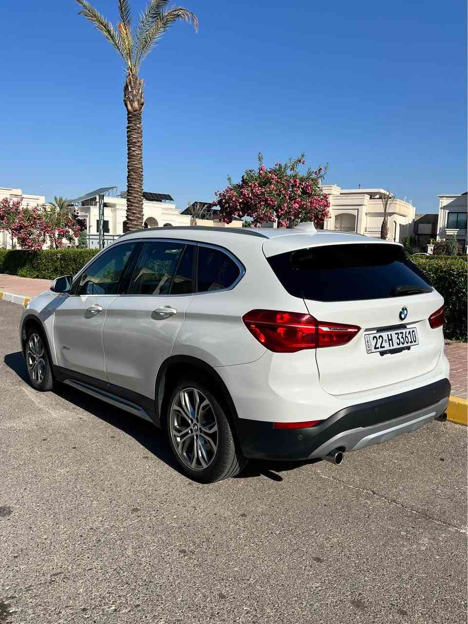 Bmw  x1  2017 
‏v4  twin turbo    
‏‎وارد امريكي  

   
‏‎سيارة   بيها نصوف بوينت و صاملغ و باب سكن مصبوغ 

مواصفات 
داخل بيجي بلادي
كاميرات 
‏‎حساس 360
‏‎كشنات جلدو هيتر
ستيرن هيتر  
 لايتات ليزري      زينون متحرك علي ستيرن
‏‎
‏سندوك شفط 
Auto stop

‏‎سيارة ماشي.  155000 km    
   سعر   148 $ 🔥🔥     
   
رقم شانسي 
WBXHU7C38H5H38655

‏‎مكان سيارة اربيل
‏‎    فايبر. و وتساب.   ***********6 أربيل, العراق
