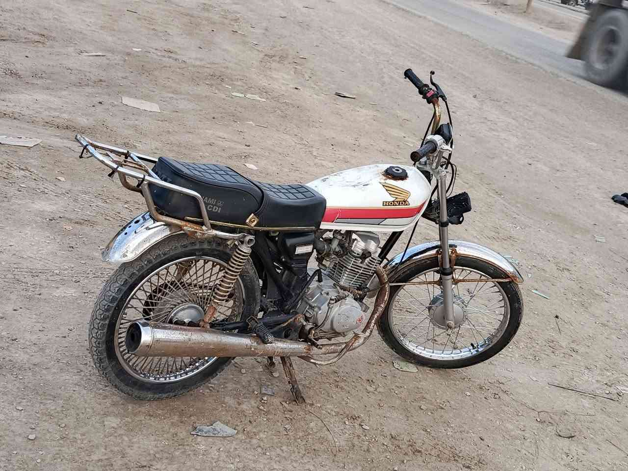 دراجه ايراني للبيع اوراق اصولي 
مكان/عفك/الدوانيه 
السعر ٤٥٠الف وبيه مجال


**إذا كنت صاحب هذا الإعلان وتريد حذفه لأي سبب، رجاءا أرسل رسالة إلى الدعم الفني**