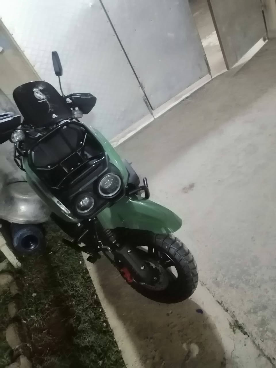 مرحبا عيوني موجود ماطور شحن 6 بطاريات 25 اباجي تخم بطاريات لون مميز فول نظافه ***********
