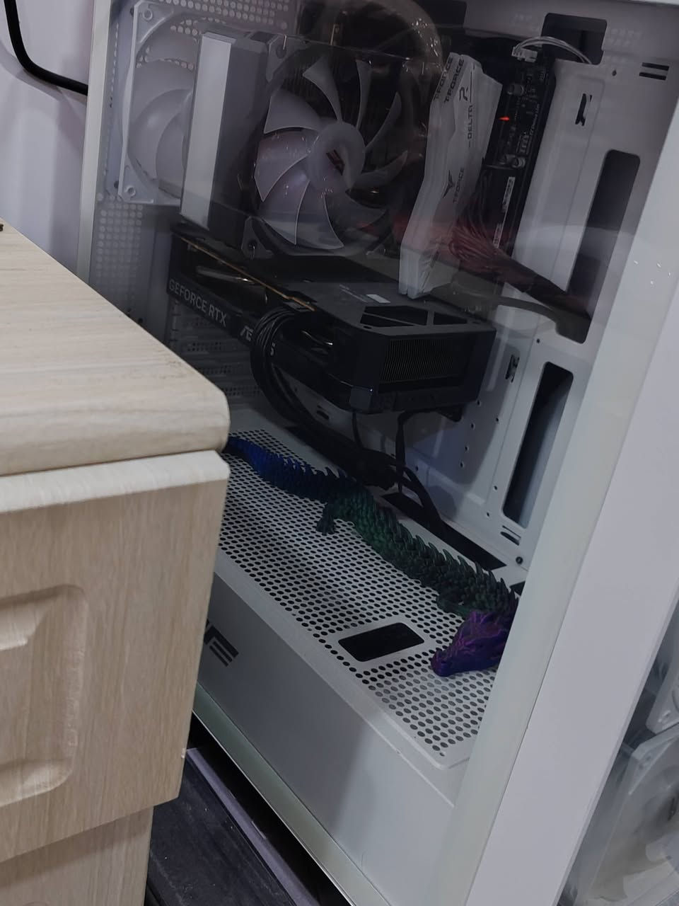 PC كامل للبيع
المواصفات\المعالج/i5 14400f
كرت الشاشه /rtx5060
المذربورد /MSI PRO B760M-E DDR5
التخزين /WD 5200MB 1TB
البورسبلاي /ROCKET 650W
الرامات /t-force 16GB  ddr5 
الكيس/DARK FLSH DRX 90 
المبرد /DEEPCOOL GAMMAX AG400
مع شاشة ASUS TUF 
VG27AQ3A 27" 1440p 180HZ
ومع سماعات محيطيه و ماوس و كيبورد و ايضأ UPS اونلاين 1KV
للأستفسار الاتصال على
***********
العنوان الناصرية
السعر مليون و900
