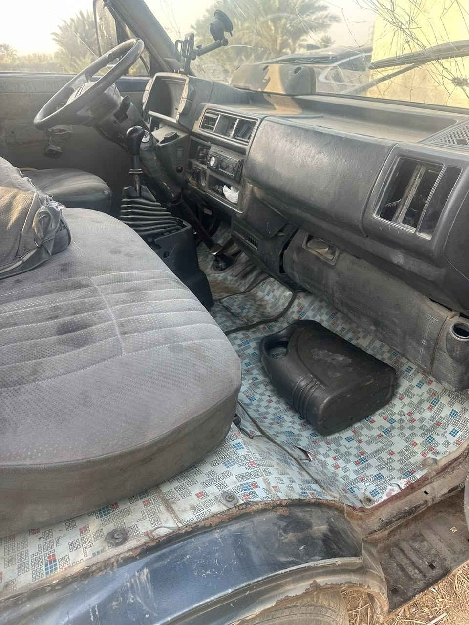 سلام عليكم سياره بسته موديل 94 حلوه ونضيفه مثل مشوف بصوره سنويه ضايعه بس راعيها موجود سعر 20 وبيها مجال الستفسار اتصل ع الرقم ***********
