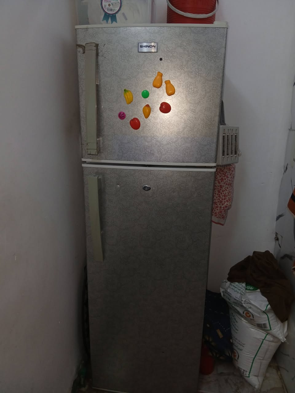 السلام عليكم ثلاجة نوع شينون 18 قدم تجميد فوك وجوة ممتاز جدا ارتفاع 170 سم سعر 170 الف بيهة مجال بسيط سبب البيع اشتريت اكبر منهة الله شاهد مابيهة اي مشكلة مكاني البياع الشرطة الخامسة منطقة الدوانم ***********
