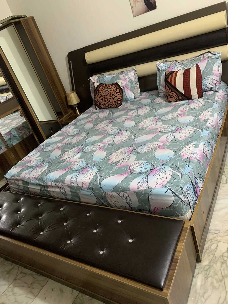 غرفه تركي للبيع
١٠ قطع مابيها اي ضرر غرفه تكمه ثكيله ب٨٠٠ وبيها مجال


**إذا كنت صاحب هذا الإعلان وتريد حذفه لأي سبب، رجاءا أرسل رسالة إلى الدعم الفني**