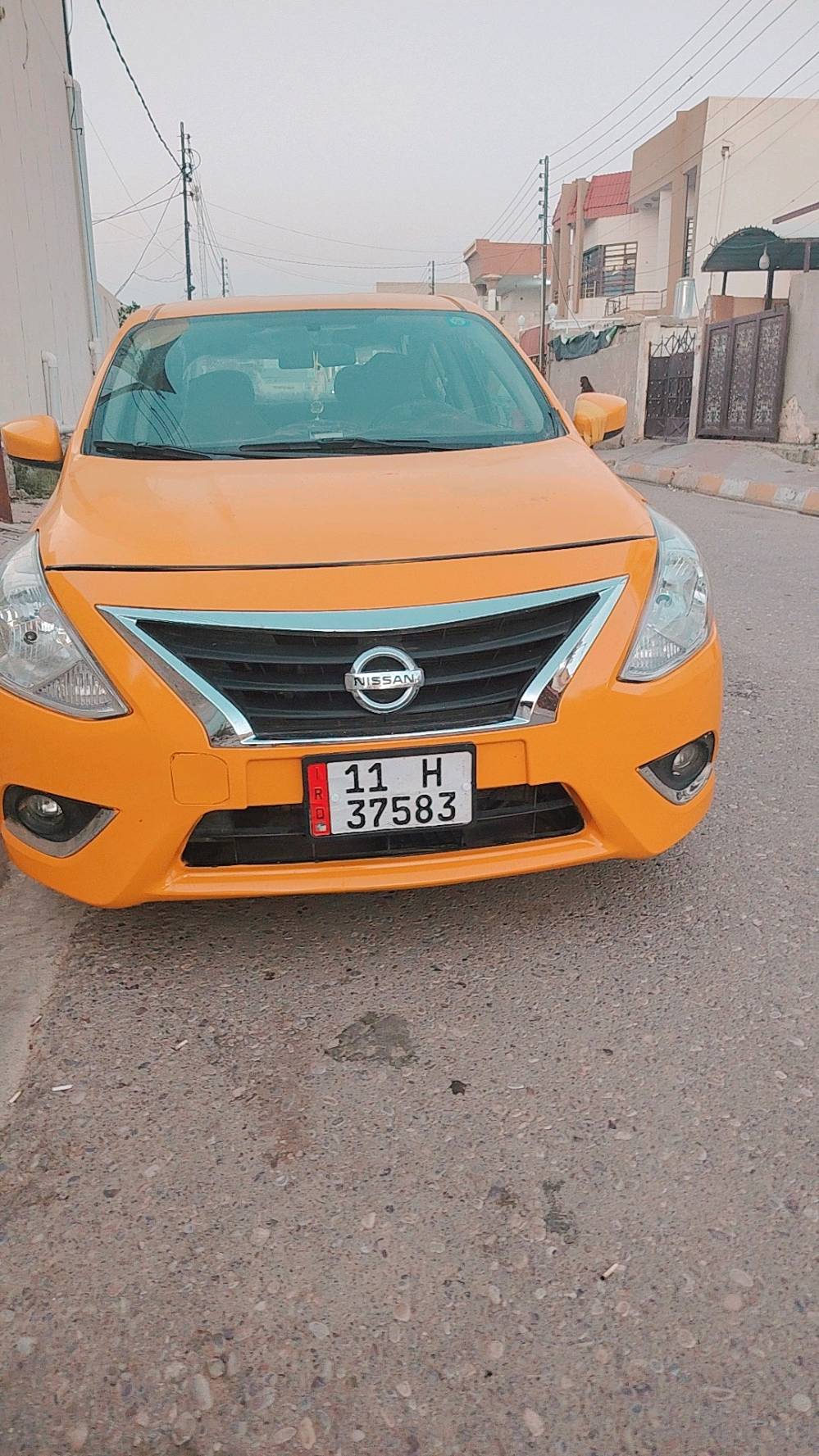 أبيع نيسان ڤيرسا لون برتقالي، شكلها مرتب وواضح من الصور ومعدل عليها بشكل نظيف. السيارة مناسبة للاستخدام اليومي وتلفت النظر بلونها، والهيكل مبين عليه عناية. اللي مهتم يراسلني للتفاصيل والفحص.