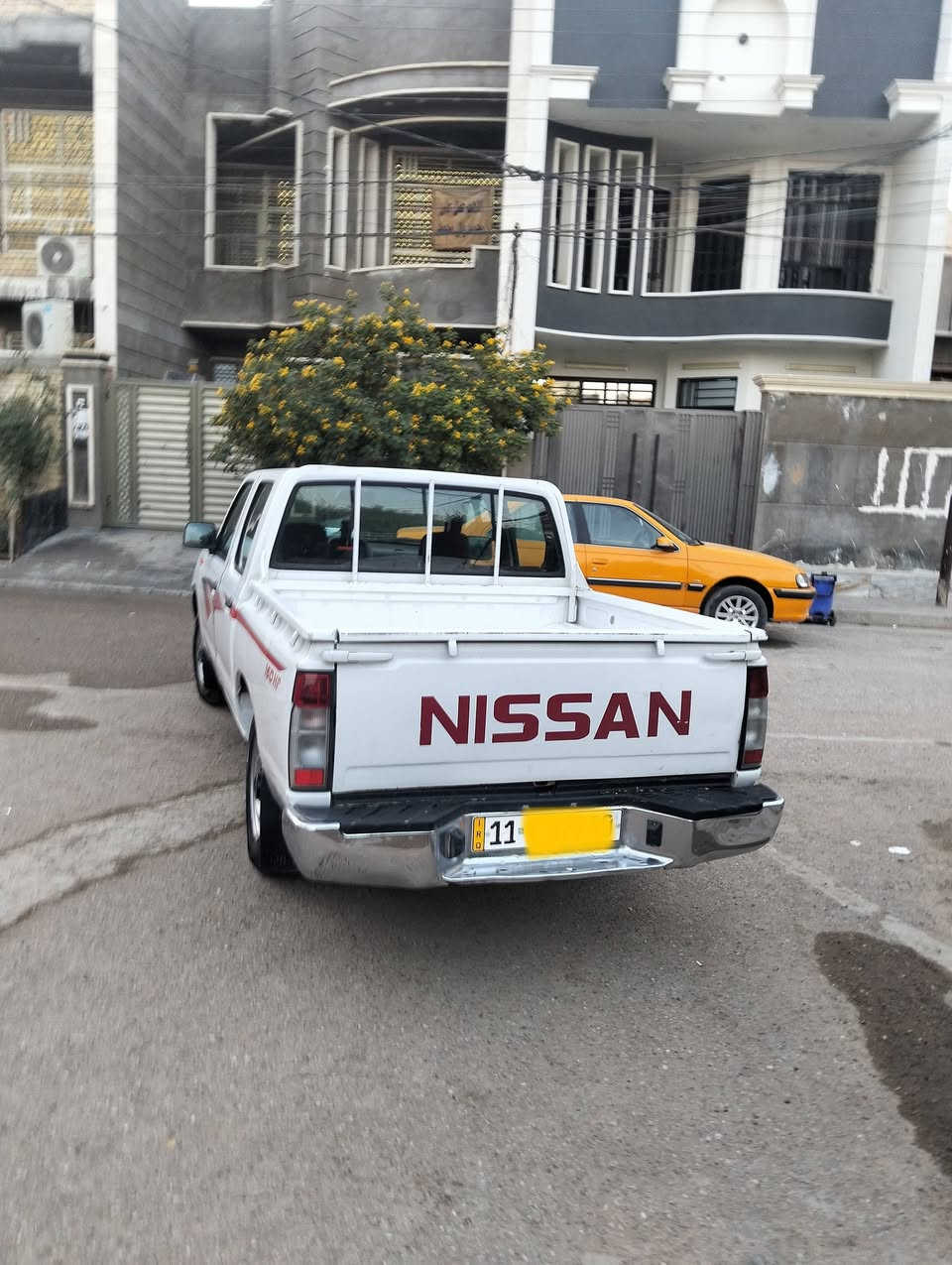 السلام عليكم بيك اب نيسان شبوط 2012 سياره حلوه مرتبه وجاهزه من كل شيء رقم بغداد كيرالمكينه  تدفئه تبريد السياره خير من الله عنواني بغداد 125$. وبها مجال قليل السياره باسمي 
 ***********
