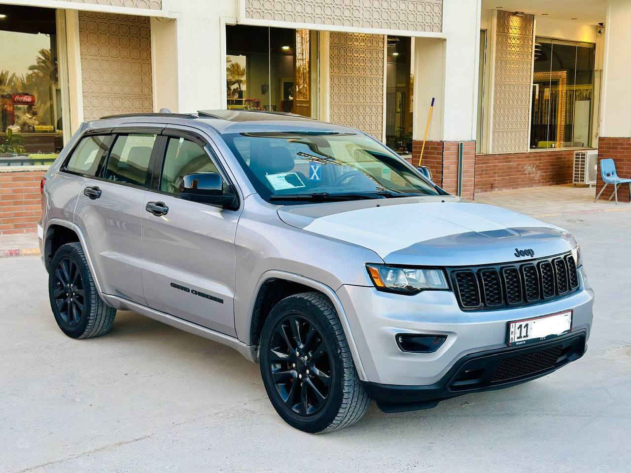 السلام عليكم جيب 2018 بلاك توب
حادث جاملغ وبنيد فقط
رقم بغداد الدولي / سنويه و هزه وارقام جدد تحويل مباشر 
المواصفات فول بلاك توب 
- مكينة 3,600 / 6 سلندر
- صندوق كهرباء
- كشنات جلد  
- كشنات تحكم كهرباء 
- كشنات تدفئه + تبريد
- كشنات خزن Memory
- ستيرن تدفئه
-شاشة CarPlay اصليه 
- كاميرا خلفية دوارة
- بصمة تشغيل / بصمة ابواب
- حساسات خلفية 
- حساسات جانبيه نقطه عمياء فور ويل
توقف عنده الرجوع بك
اطفاء ذاتي 
- ويل حجم 20 بلاك اصلي وتخم تاير جديد
لسياره جديده وجاهزه مابيه اي نقص مكاني بابل سعر 180 للاستفسار ***********
