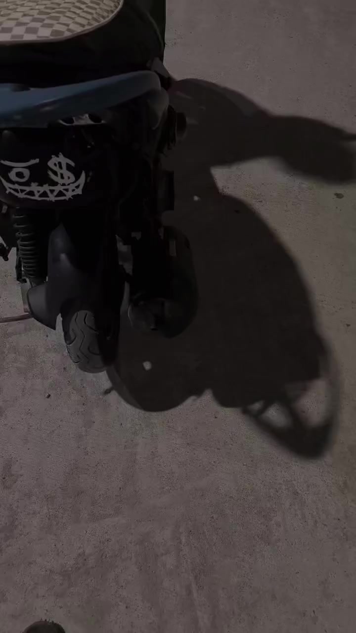 سلام عليكم دراجة ماكس منغولي مكينة 49 مفتوحه مكينة ناعمه دراجه كلها ملحه شلعه ومعدل سعرها 375وبيها مجال شراي يتصل المو شراي لا تعبني ***********
