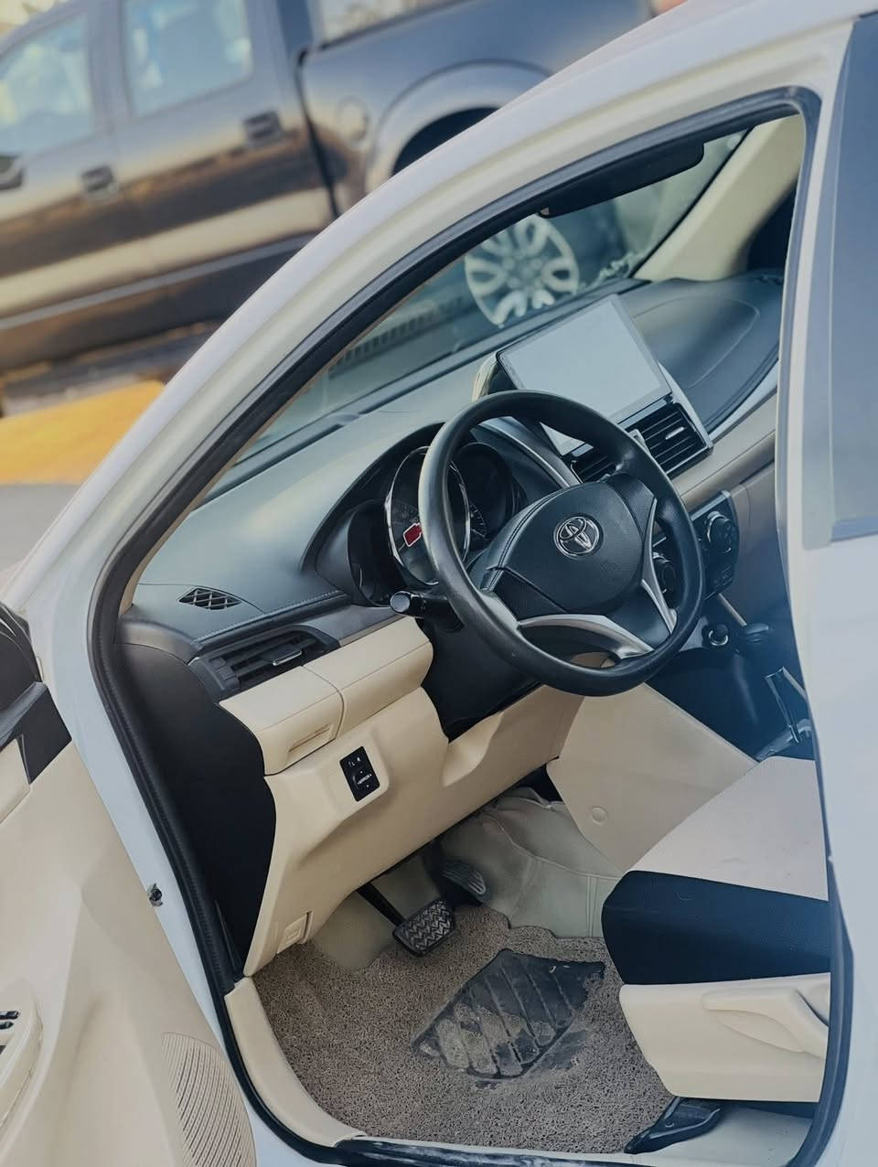 توێتا یارس ٢٠١٦
نمونەیە لە جوانی و پاکی 
بستێک پێشی بۆنیتی بۆیاخە 
٢ بست چەمەلەخی دواوەی ساردە
١٨٠ هەزار ڕۆیشتوە 
سەنەوی تازە بەسەر چوە
نرخ١٢٥ گەڵا و معامەلەیەکی برایانە 
سلێمانی
0776 686 37 07
