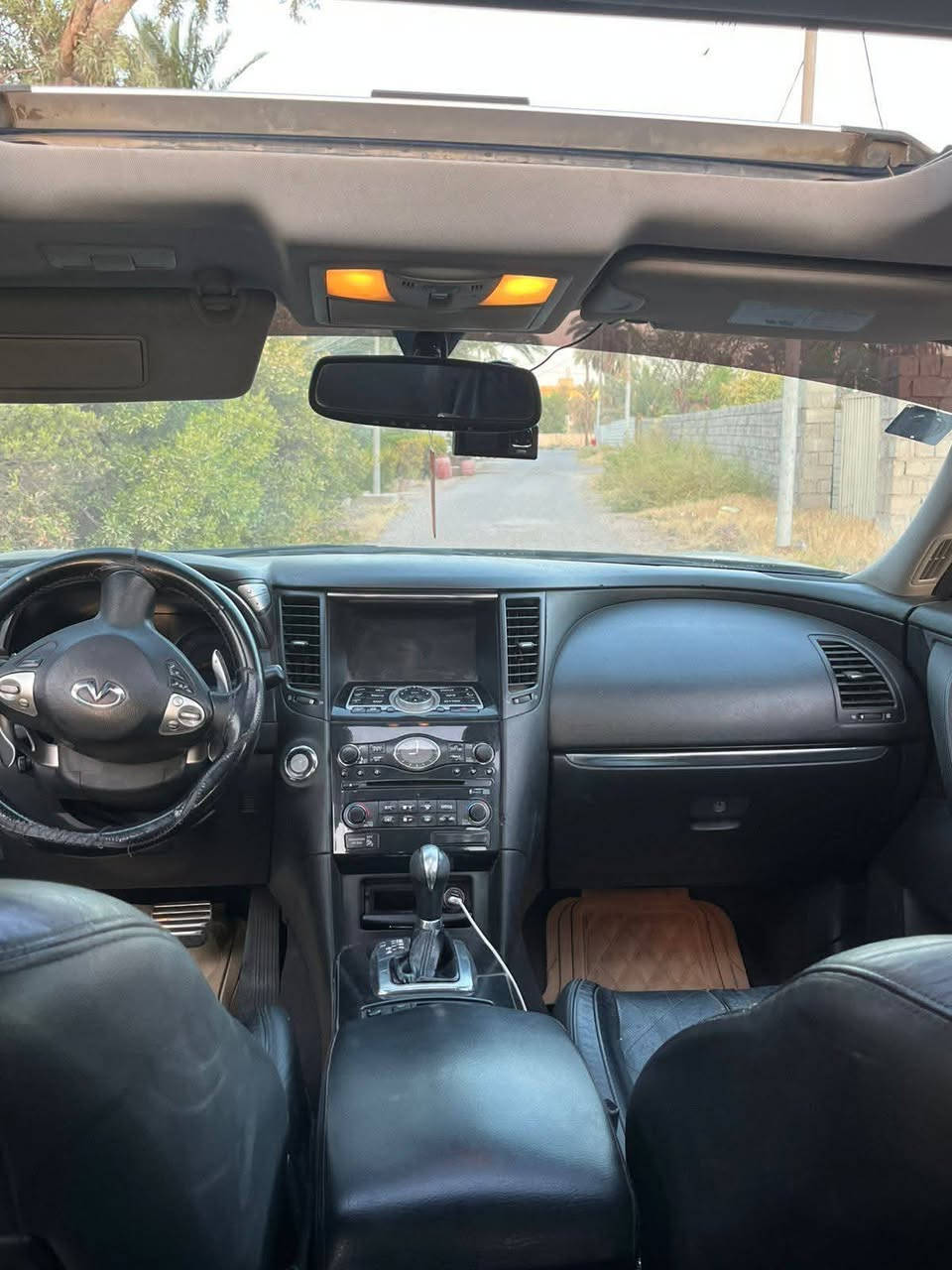 سلام عليكم    انفنتي  fx 35 2009   وارد امريكي حادث جاملغ امامي جهه السائق   رقم بغداد ب اسمي  بيهه قطعه صبغ وقطعتين كلير ماشيه ١٣٠ الف  المكان بغداد السعر ٩٠ وبيهه مجال بسيط  ***********  السياره نقصهه  دبلات وبوش ميزانيه  وعطل بحساس الvvt  فقط الباقي كله مابي شي كهربائيات كلهه شغاله
