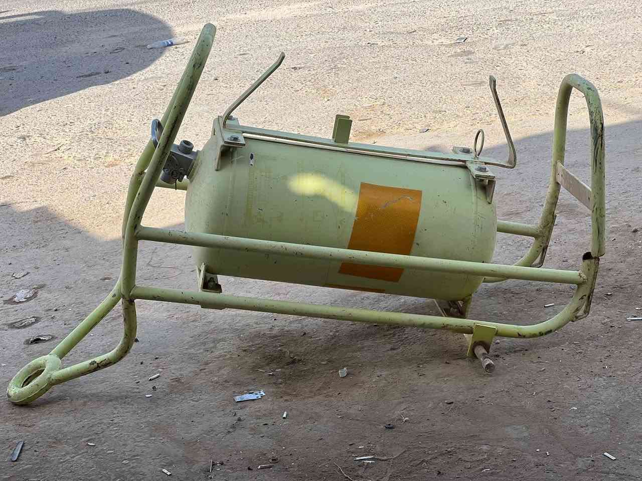 بطل مع القفل مالتة 
وعربانتة ويا  للبيع 

***********
