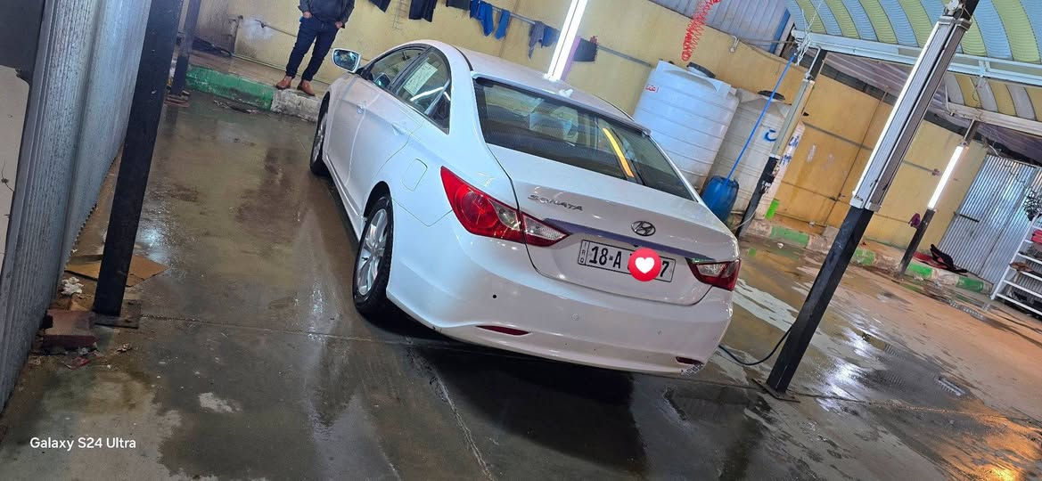 السلام عليكم
سوناتا ٢٠١٣ خليجي 
بيها رشات صبغ اثر طخات بسيطه  ابيع ٣ قطع
سياره كفاله من الضربه القويه  ولتبديل
فول عدى البصمه 
كير مكينه كفاله تبريد ثلج حداديه تخم تاير كله جديد 
مكينه ٢٠٠٠ دوش 
سنويه جديده رقم دولي 
السعر ٩٢
ميسان العماره ابو رمانه 
***********
