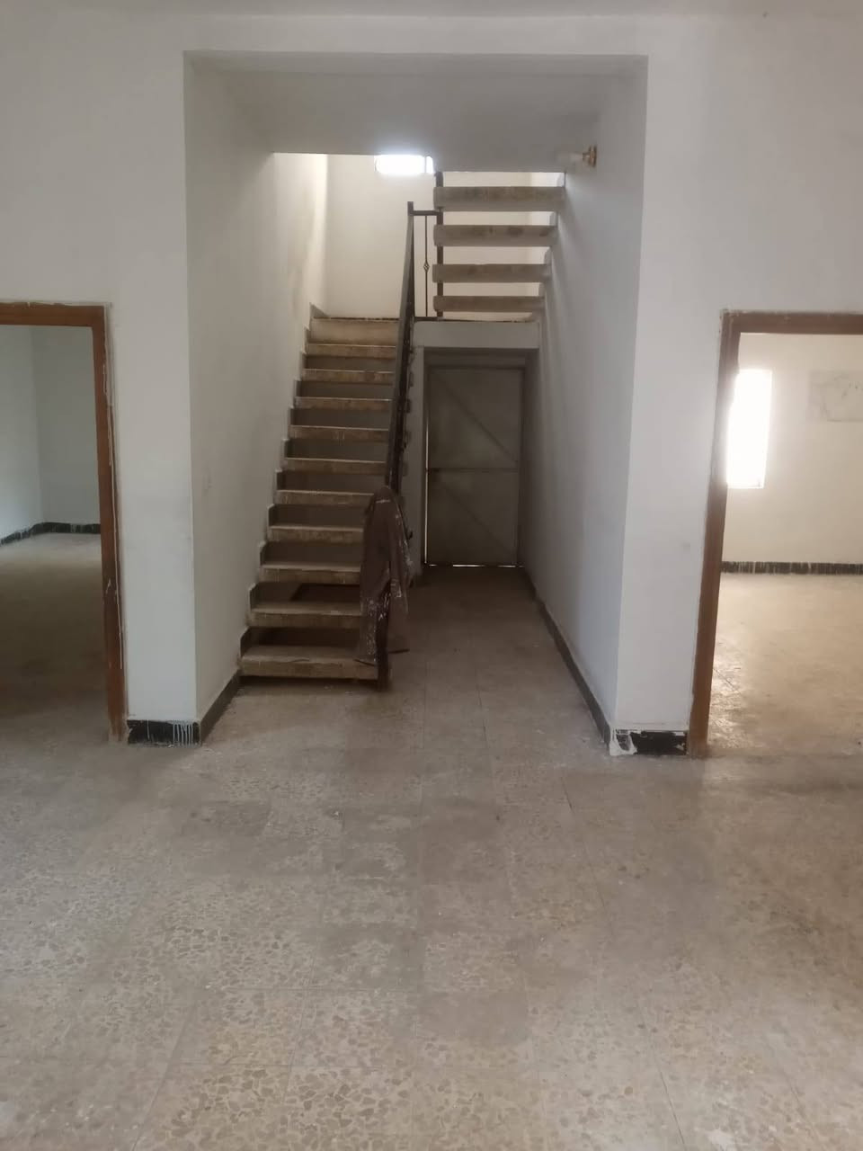 السلام عليكم بيت للبيع مساحه 250 متر طابو صرف حي الغدير الاولى (العرضات) قرب شؤن المرئه طابقين السعر (225)
للستفسار ***********
