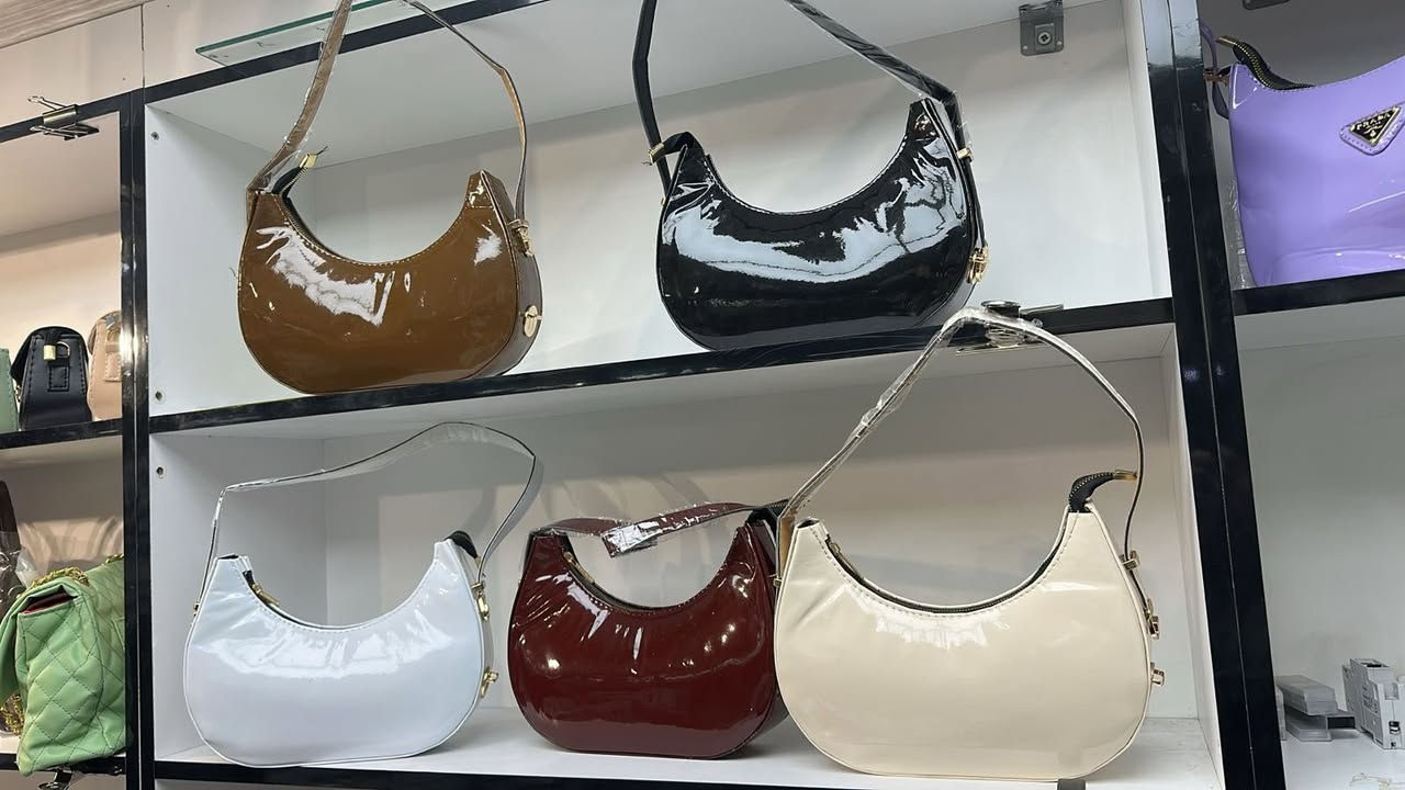 حقائب جملة ومفرد
من داخل العراق الى جميع محافظات العراق وسوريا/ ولبنان 
ارخص الاسعار 
تواصل خاص او واتساب 
***********
