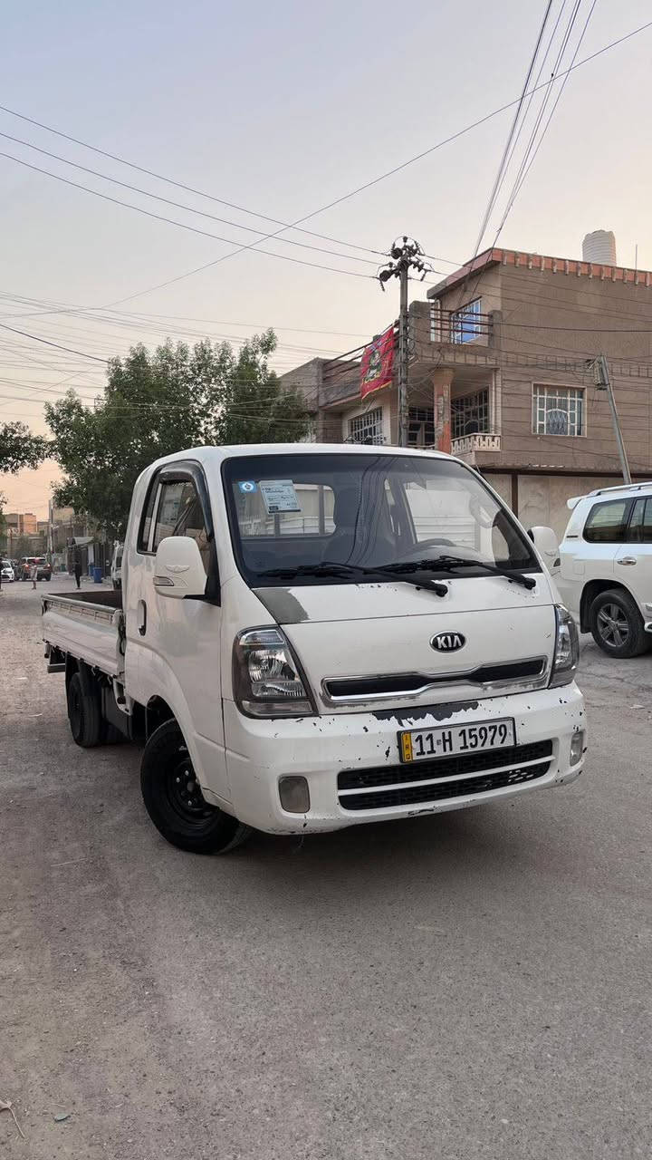 السلام عليكم 
كيا حمل 2700 _ موديل 2019  للبيع 
مكفولة كفالة عامه عدى الطخه الموضحه بالصور 
صدر + تايرات + مكينة خير من الله 
تدفئة –تبريد ثلج 

العنوان بغداد الامين 

للاستفسار‬
***********
