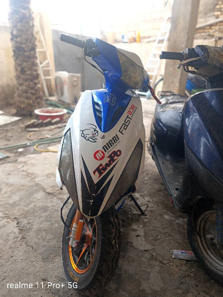 ماكس مضلع صيني للبيع 
دراجه ماتشتغل ماعرف شنو بيها ابيع كوم حديد  السعر 200 مكاني البصره شارع الوفود 
كزوز مكسور + هندر مابيها 
الدراجه مجفته مره وحده + كلشي شغال بيها كهربائيات البصرة, العراق


**إذا كنت صاحب هذا الإعلان وتريد حذفه لأي سبب، رجاءا أرسل رسالة إلى الدعم الفني**