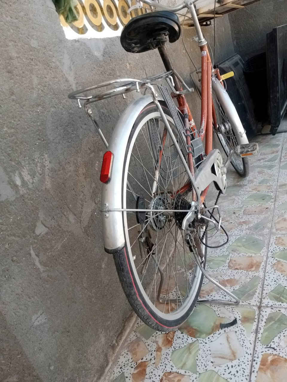 سلام عليكم بيسكل للبيع ياباني حجم 26 كير وحساس شغالات فول بيسكل نضيف تيرات وجوابة  جدد والويالة موس بيسكل فقط الشة بيعة شوية جراد مبين بل صورة سعر 70 مكان حلة نيل مقابل كوين بارك *********** واتساب
