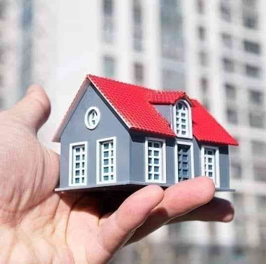 للبيع .....للبيع 
يوجد دار للبيع الموصل جانب الايمن حي الهرمات الاولى سايدين 60 قرب سيطرة 60 بلخدمي
دار للبيع 🏠 🏠 مساحة 125 متر سند طابو الايمن صاحب شرعي موجود 
دار يتكون من طابقين طابق الاول غرفة نوم واستقبال ومطبخ وصحيات طابق ثاني 3 غرف نوم بيت كامل مكمل 
للاستفسار اكثر ☎️☎️
☎️ كرك ***********
☎️ اسيا ***********
