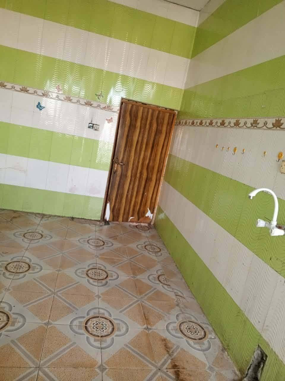 شقه  للايجار تقاطع شارع دبي تحتوي على 2غرف نوم مع مطبخ و ستقبال كبير مساحه الشقه ٢٠٠ متر الاستفسار مراسله الصفحه او الرقم ***********
